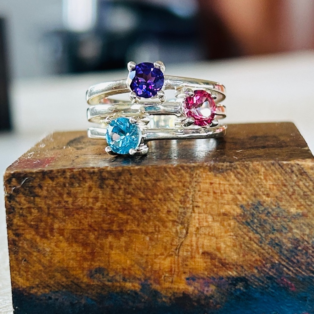 Sterling silver 3 band multi stone ring (size 6.75)